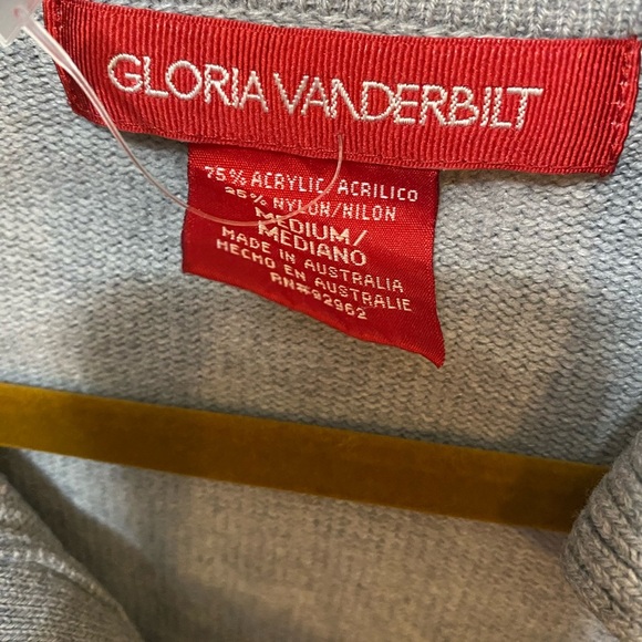 Gloria Vanderbilt polo style v neck cropped sweater - Picture 2 of 5